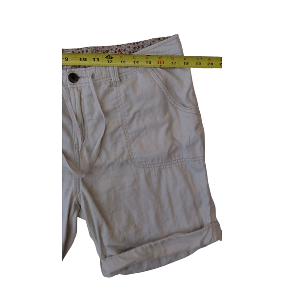 Aerie Women's Cream Cargo Shorts - Picture 3 of 7